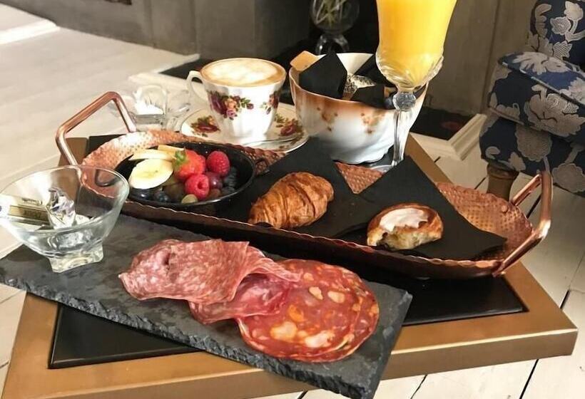 تختخواب و صبحانه The Music Fable