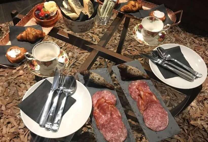 تختخواب و صبحانه The Music Fable