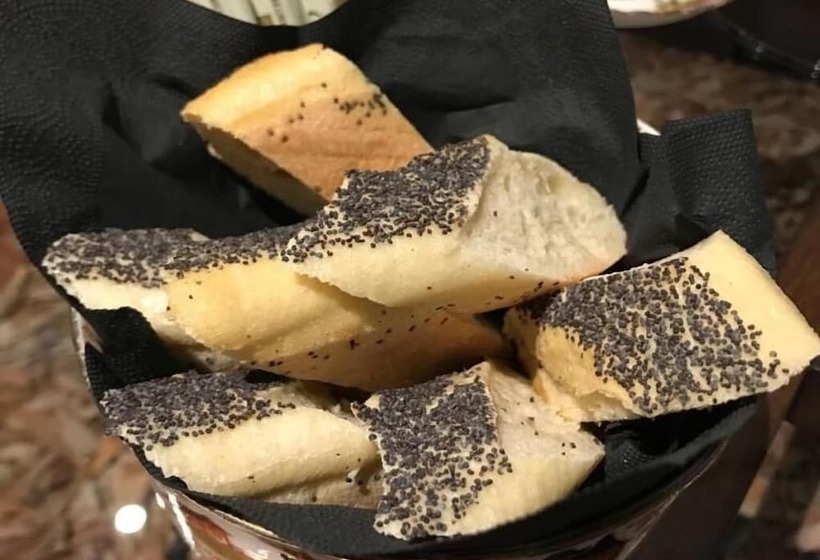 تختخواب و صبحانه The Music Fable