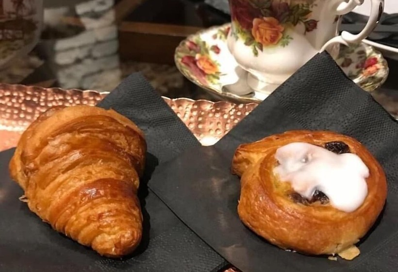 تختخواب و صبحانه The Music Fable