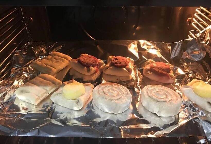 تختخواب و صبحانه The Music Fable