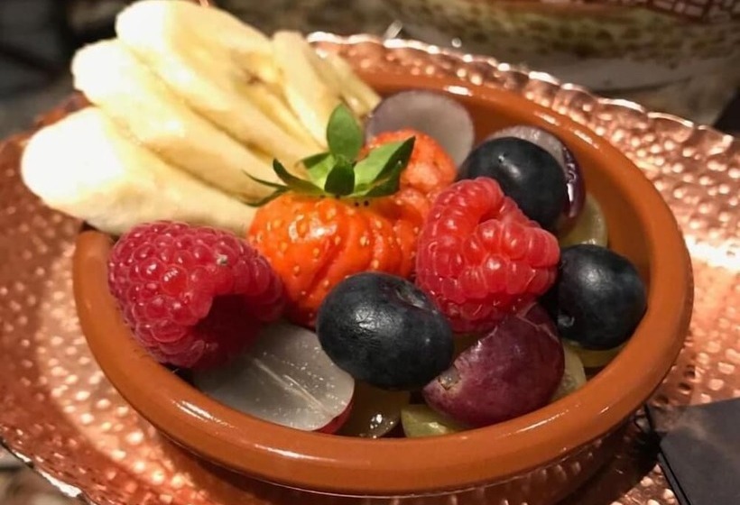 تختخواب و صبحانه The Music Fable