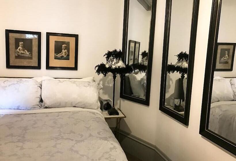 تختخواب و صبحانه The Music Fable