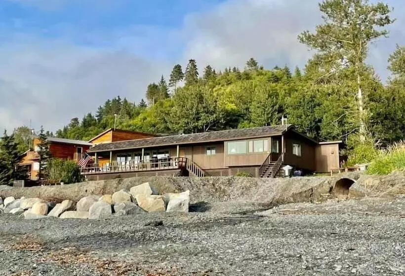 Hotelli King Halibut Lodge