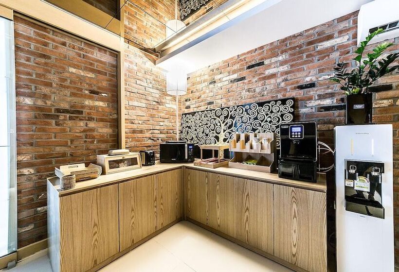 فندق على الطريق Geumjeong Band