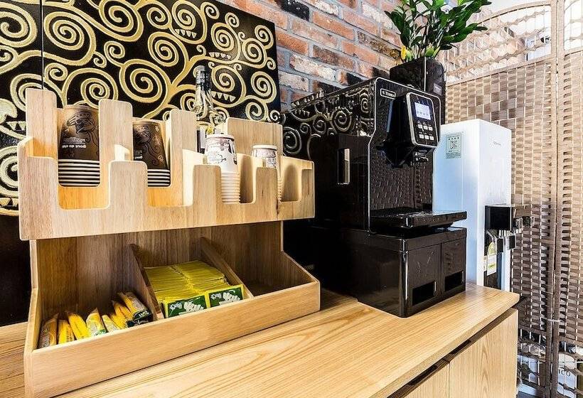 فندق على الطريق Geumjeong Band