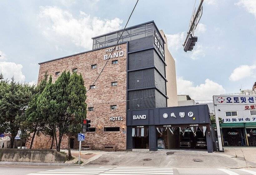 فندق على الطريق Geumjeong Band