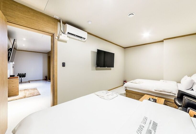 فندق على الطريق Geumjeong Band