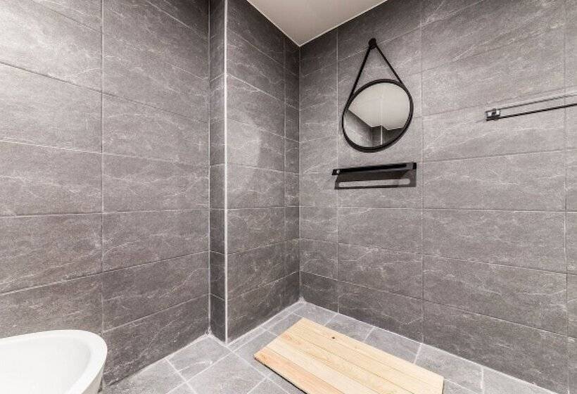 فندق على الطريق Geumjeong Band