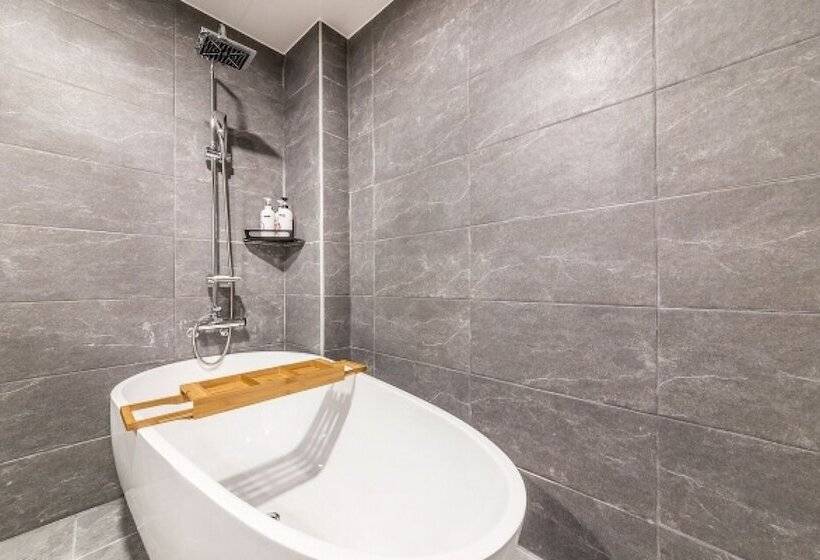 فندق على الطريق Geumjeong Band