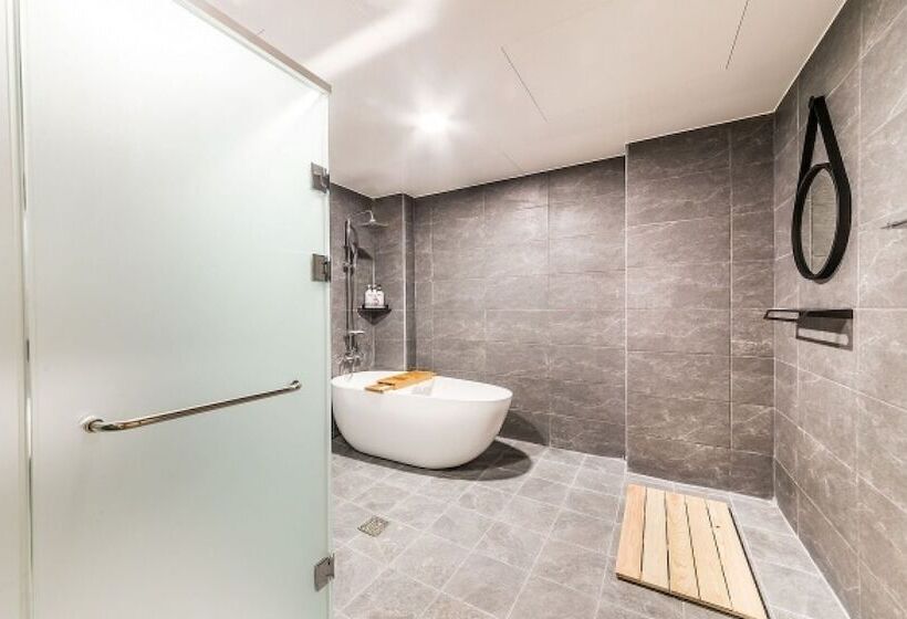 فندق على الطريق Geumjeong Band