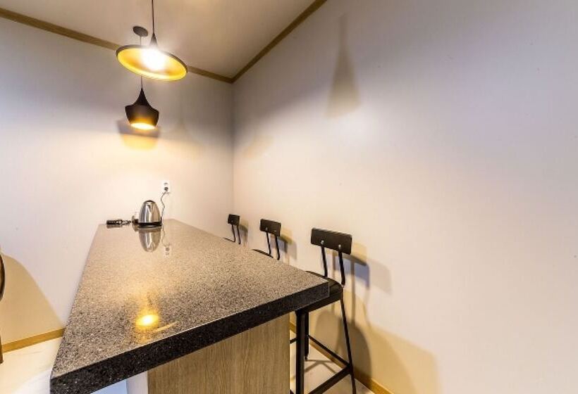 فندق على الطريق Geumjeong Band