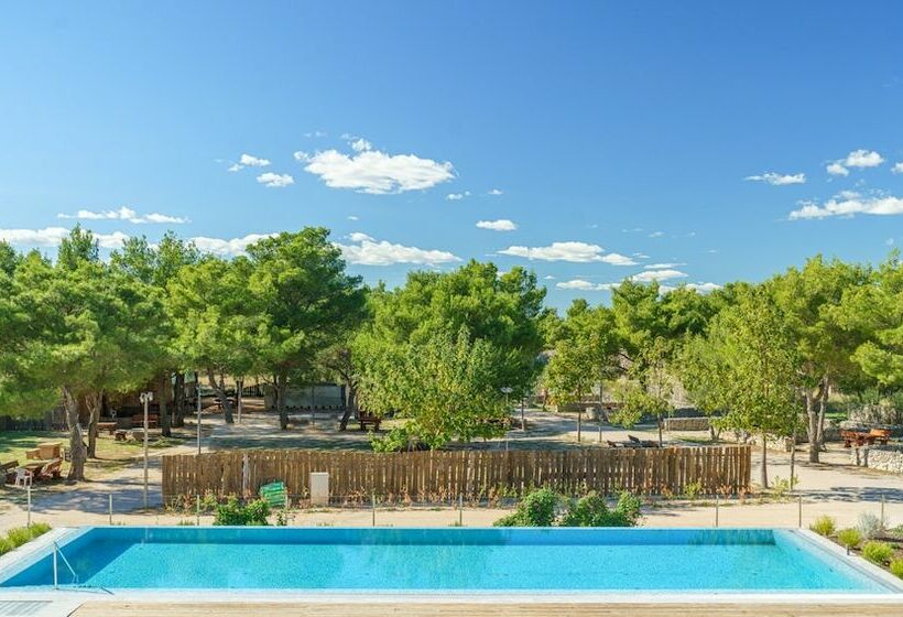 Pensão Lavish Triple Room With Breakfast Included