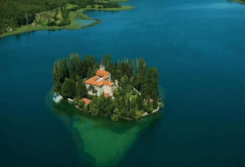 Pensão Lavish Triple Room With Breakfast Included