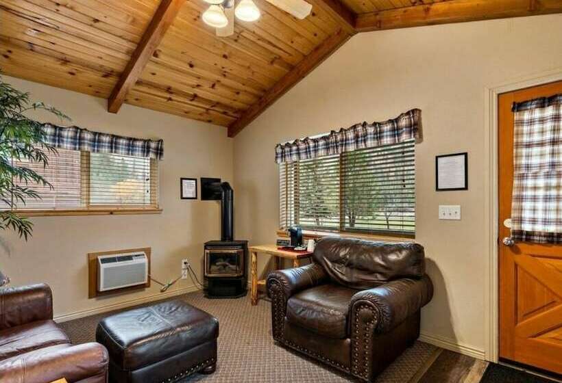 Southfork Lodge Cabin 3