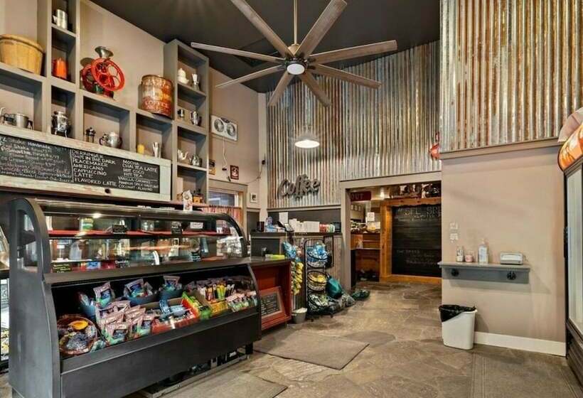 Southfork Lodge Cabin 3