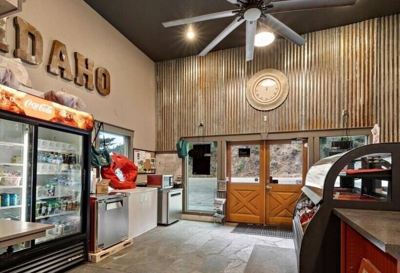 Southfork Lodge Cabin 3