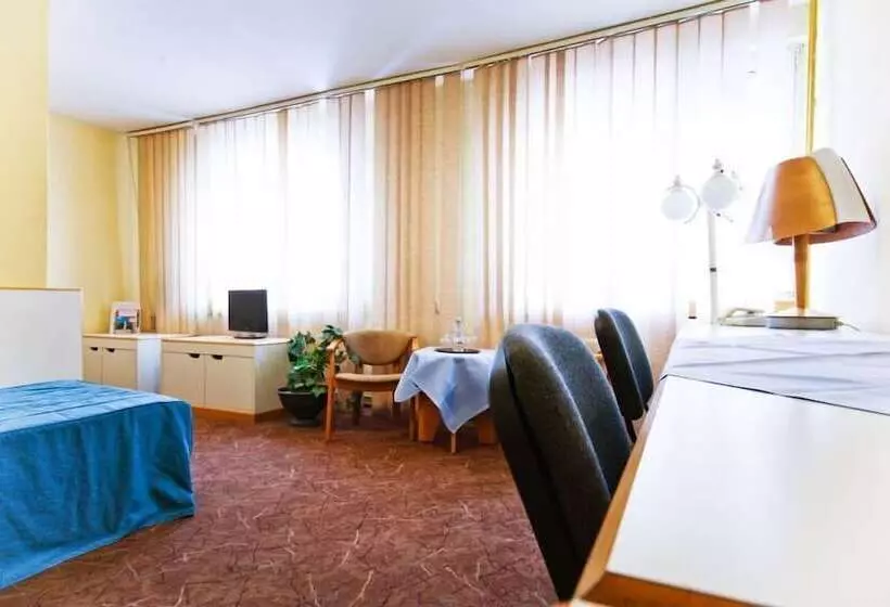 Отель Hostel Malinowski City