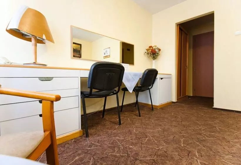 Отель Hostel Malinowski City