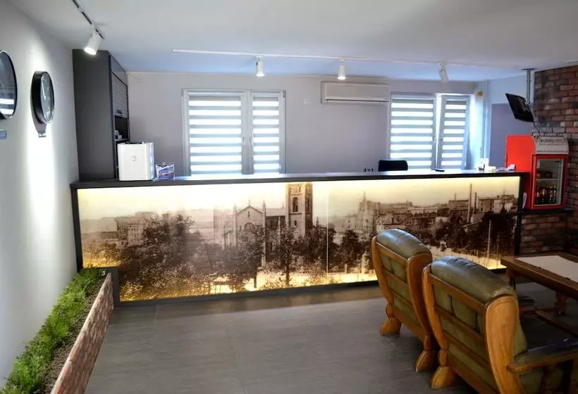 Отель Hostel Malinowski City