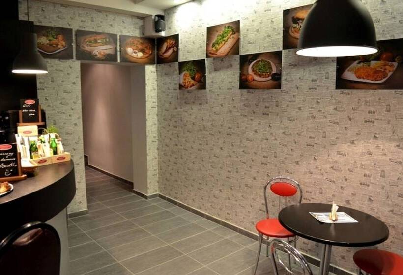 Отель Hostel Malinowski City