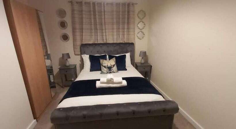 レジデンス Lovely 3 Bed House In Luton