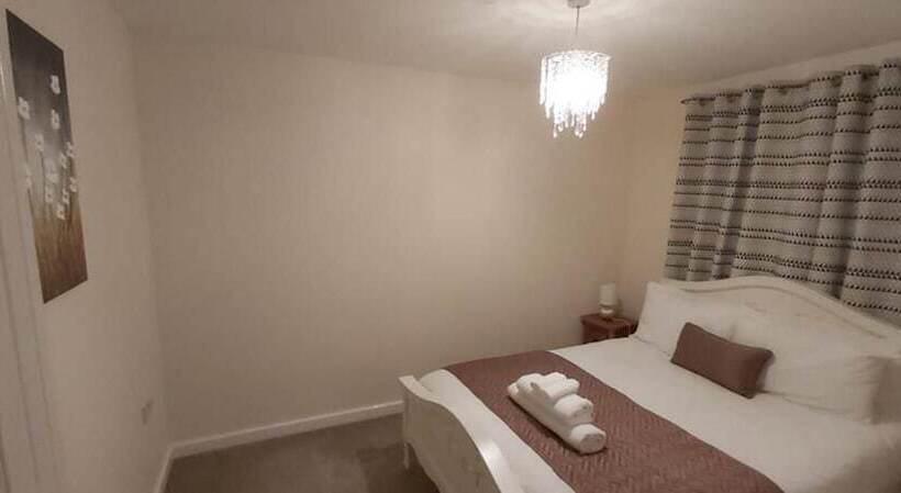 レジデンス Lovely 3 Bed House In Luton