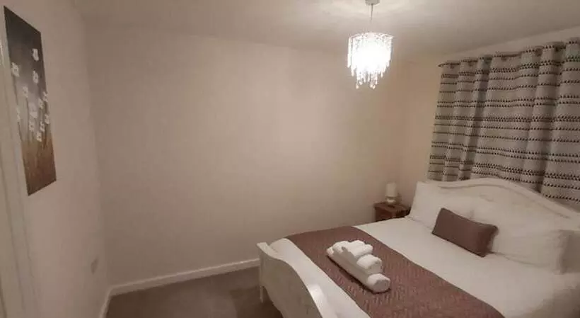 レジデンス Lovely 3 Bed House In Luton