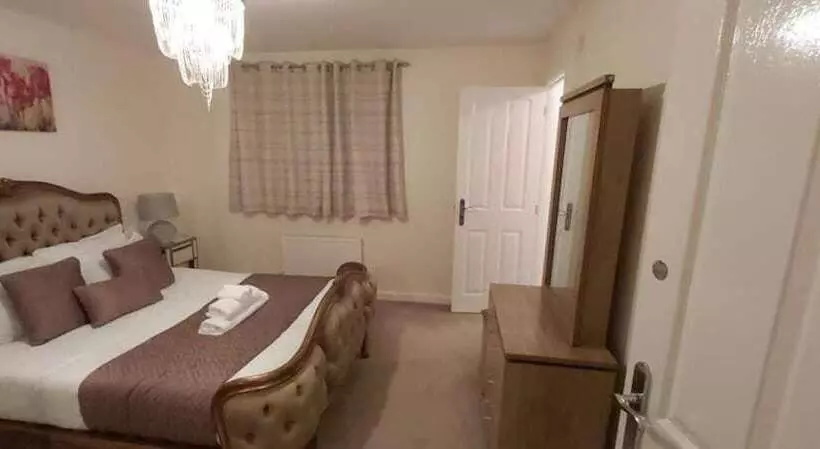 レジデンス Lovely 3 Bed House In Luton