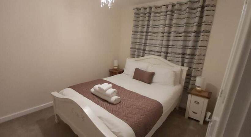 レジデンス Lovely 3 Bed House In Luton