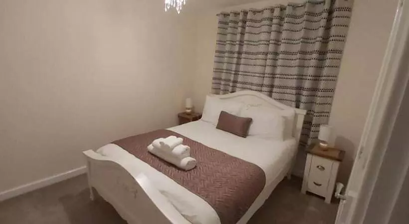 レジデンス Lovely 3 Bed House In Luton