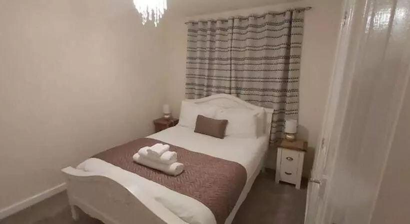 レジデンス Lovely 3 Bed House In Luton