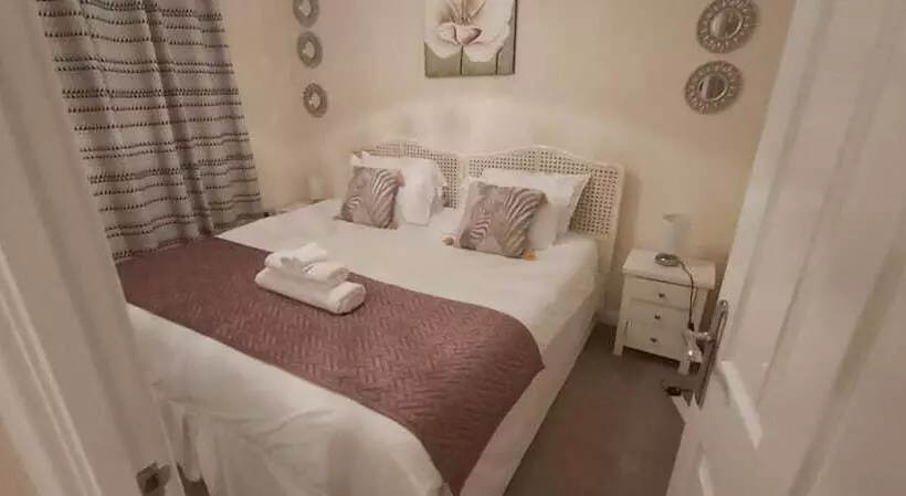 レジデンス Lovely 3 Bed House In Luton