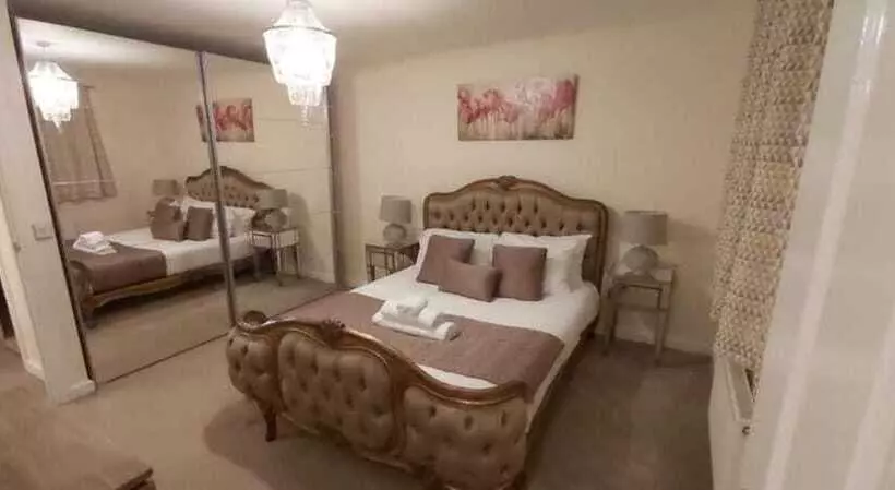 レジデンス Lovely 3 Bed House In Luton