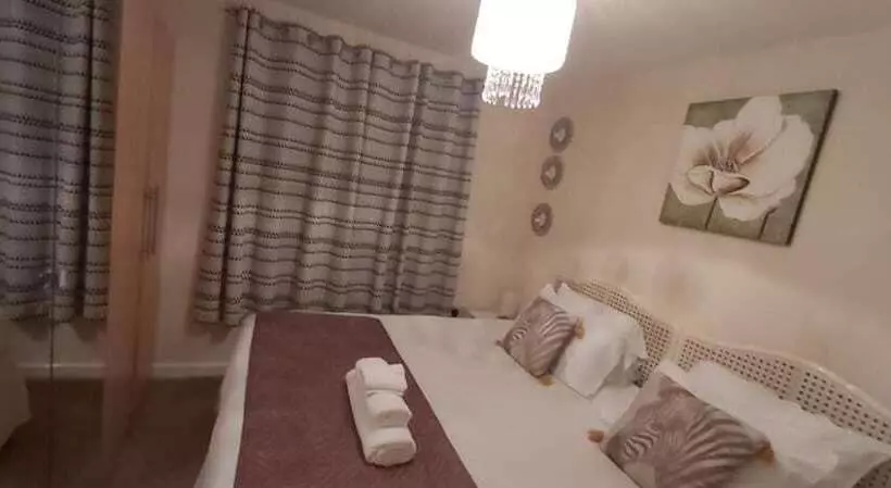 レジデンス Lovely 3 Bed House In Luton