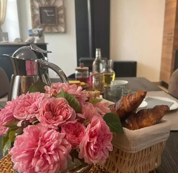 Hotelli La Maison Du Clocher