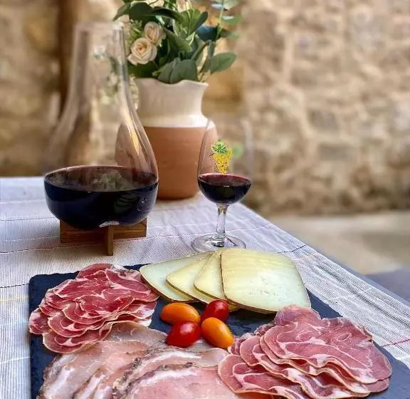 Hotelli La Maison Du Clocher