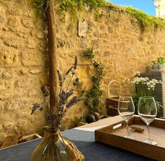 Hotelli La Maison Du Clocher