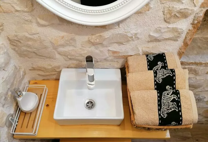 Rustic Apartment In Rural Village Near Krka Park