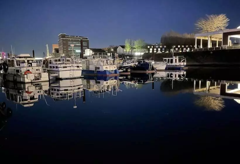 Hotelli Hausboot Lore