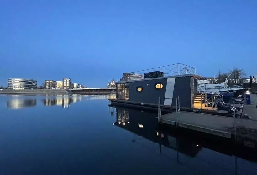 Hotelli Hausboot Lore