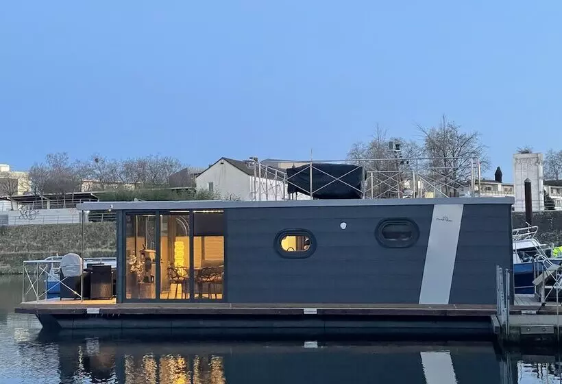 Hotelli Hausboot Lore