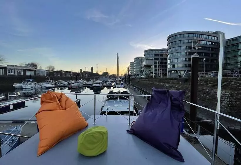 Hotelli Hausboot Lore