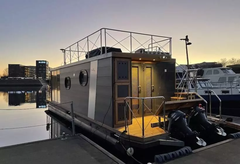 Hotelli Hausboot Lore