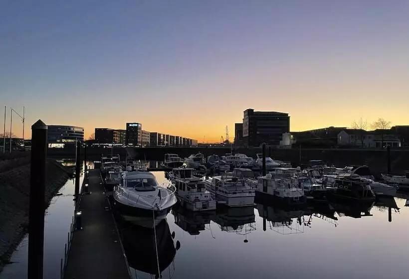 Hotelli Hausboot Lore