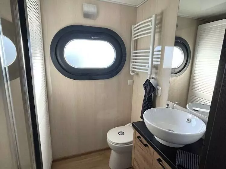 Hotelli Hausboot Lore