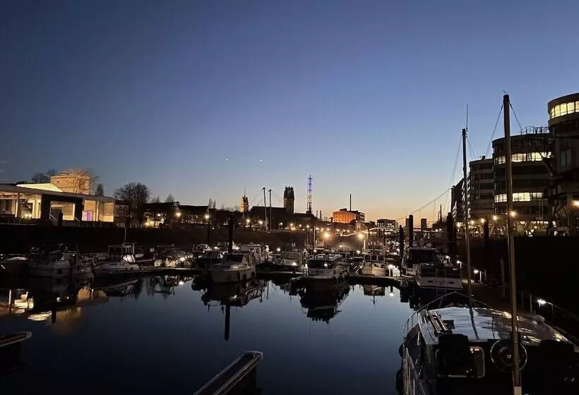 Hotelli Hausboot Lore