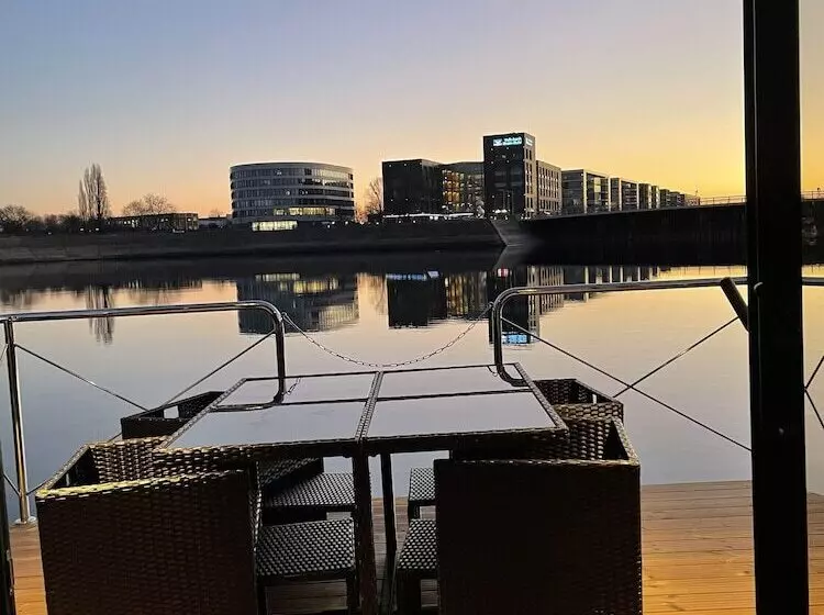 Hotelli Hausboot Lore