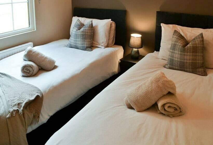 Отель Remarkable 2bed Lodge In Morpeth With Hot Tub