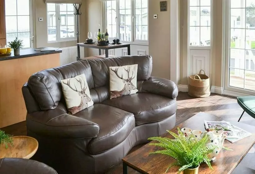 Hotelli Remarkable 2bed Lodge In Morpeth With Hot Tub